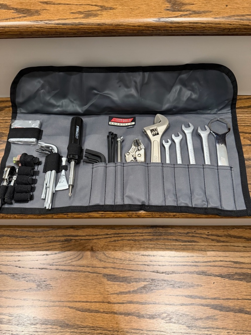 CruzTools RoadTech Hand Tools in Heavy-Duty, Roll-Up Pouch - BMW